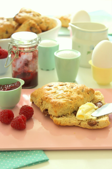 Pastelliges Frühstück + Schokoladenbrötchen Rezept