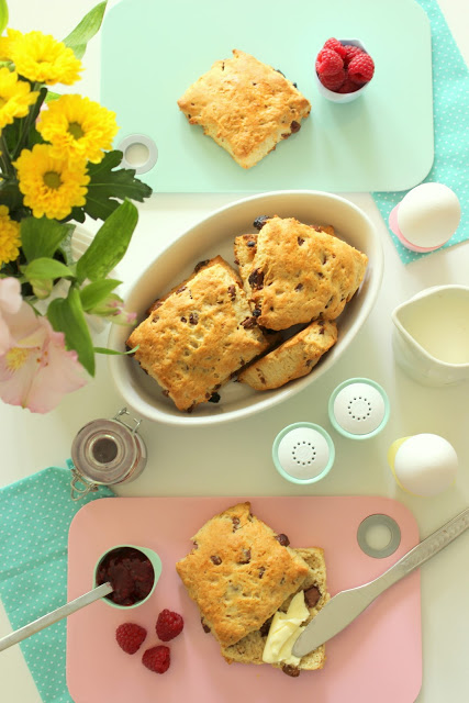 Pastelliges Frühstück + Schokoladenbrötchen Rezept