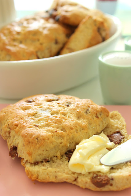 Pastelliges Frühstück + Schokoladenbrötchen Rezept