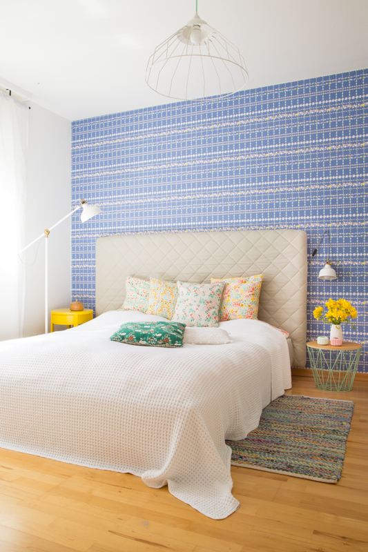Neues Schlafzimmer + Tipps für das Einrichten mit farbigen Tapeten