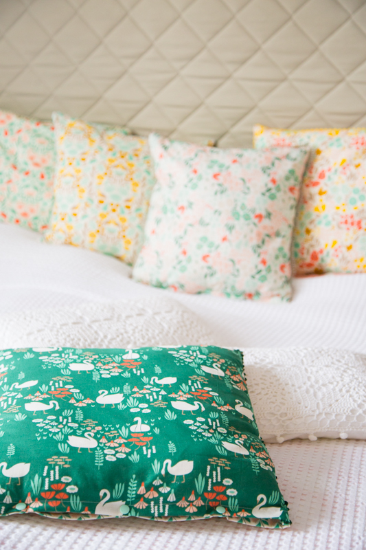 Neues Schlafzimmer + Tipps für das Einrichten mit farbigen Tapeten