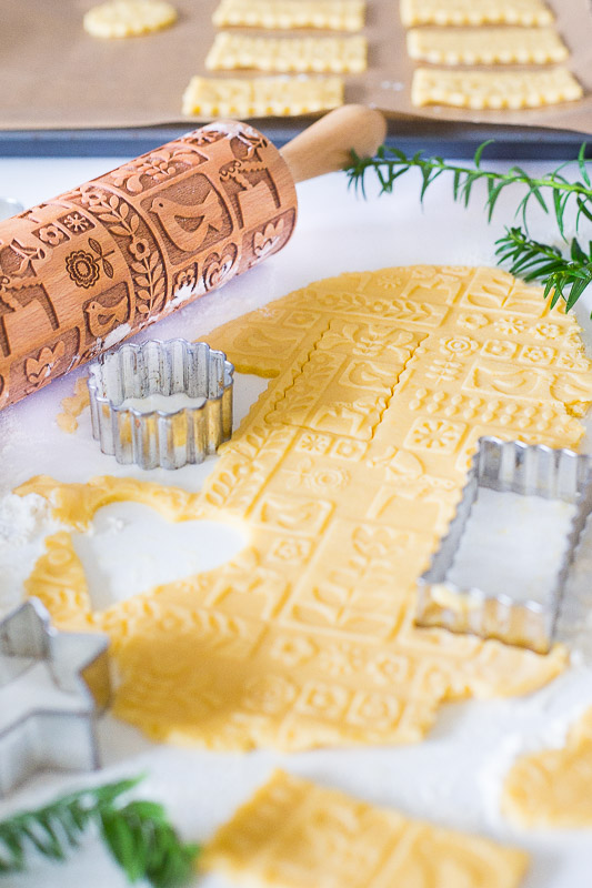 Anhänger für Weihnachtsbaum und Geschenke aus Salzteig selber machen