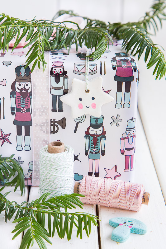 Anhänger für Weihnachtsbaum und Geschenke aus Salzteig selber machen