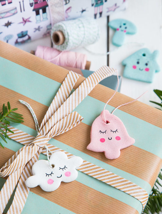 Anhänger für Weihnachtsbaum und Geschenke aus Salzteig selber machen