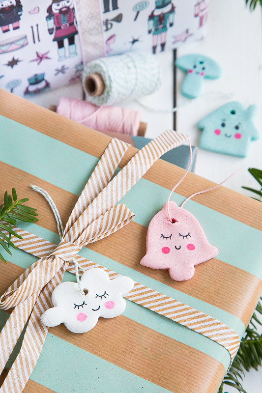 Anhänger für Weihnachtsbaum und Geschenke aus Salzteig selber machen