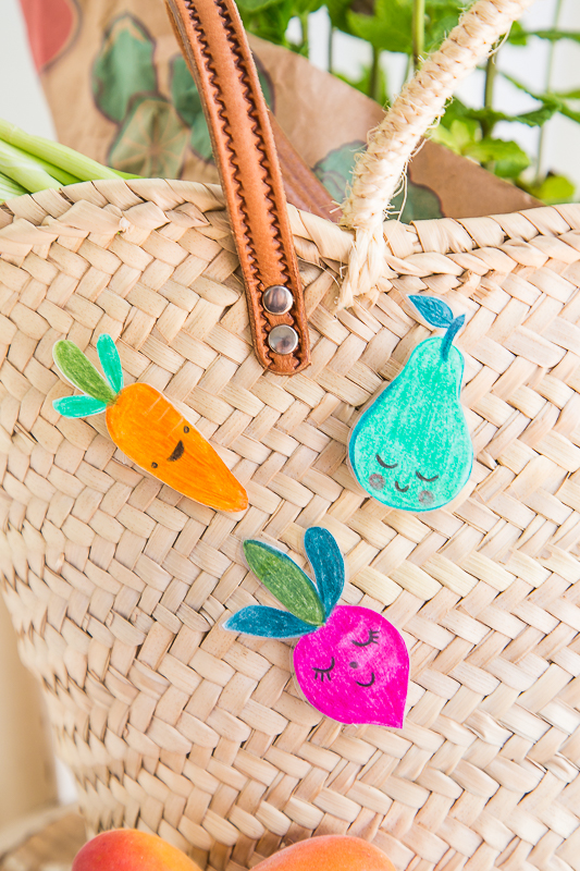 Bunte Pins selber machen - basteln mit Kindern