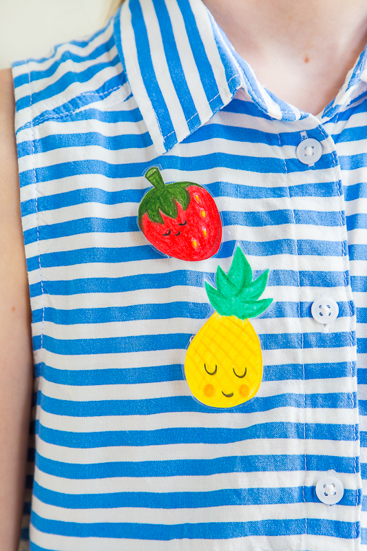 Bunte Pins selber machen - basteln mit Kindern