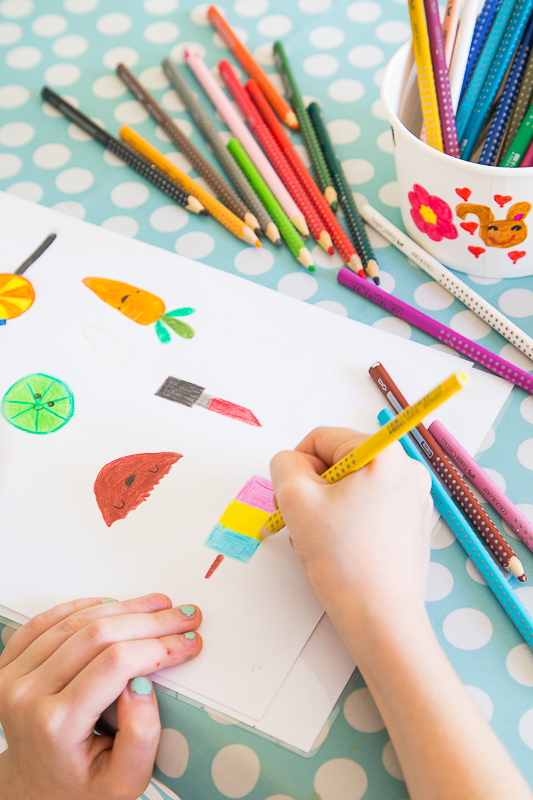 Bunte Pins selber machen - basteln mit Kindern