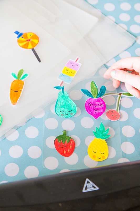 Bunte Pins selber machen - basteln mit Kindern