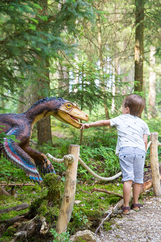 Mini Dino-Welt im Koffer für Unterwegs
