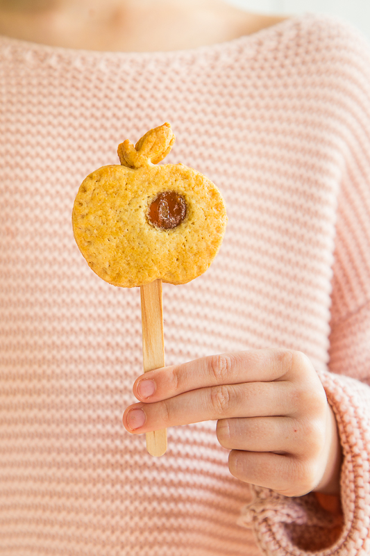 Keks am Stiel mit fruchtiger Apfelbutter