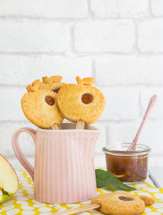 Keks am Stiel mit fruchtiger Apfelbutter