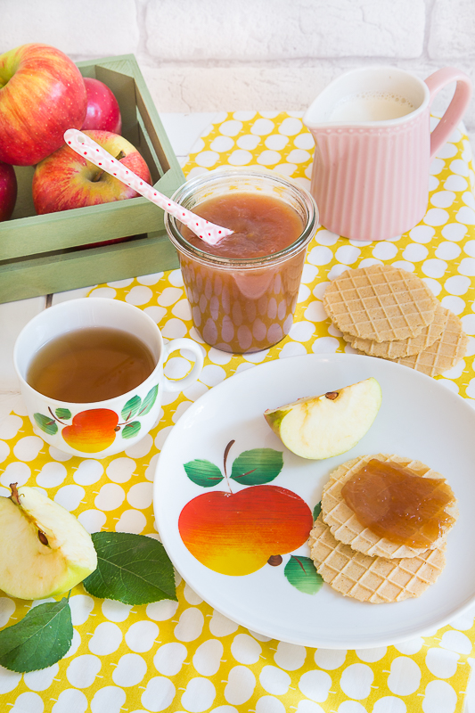 Keks am Stiel mit fruchtiger Apfelbutter