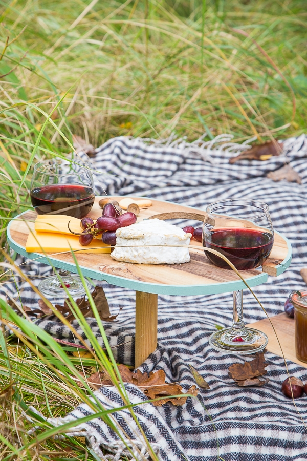 Idee für's Herbstpicknick - praktischer Mini-Tisch zum Selberbauen
