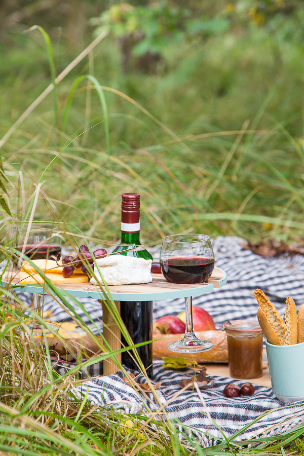 Idee für's Herbstpicknick - praktischer Mini-Tisch zum Selberbauen