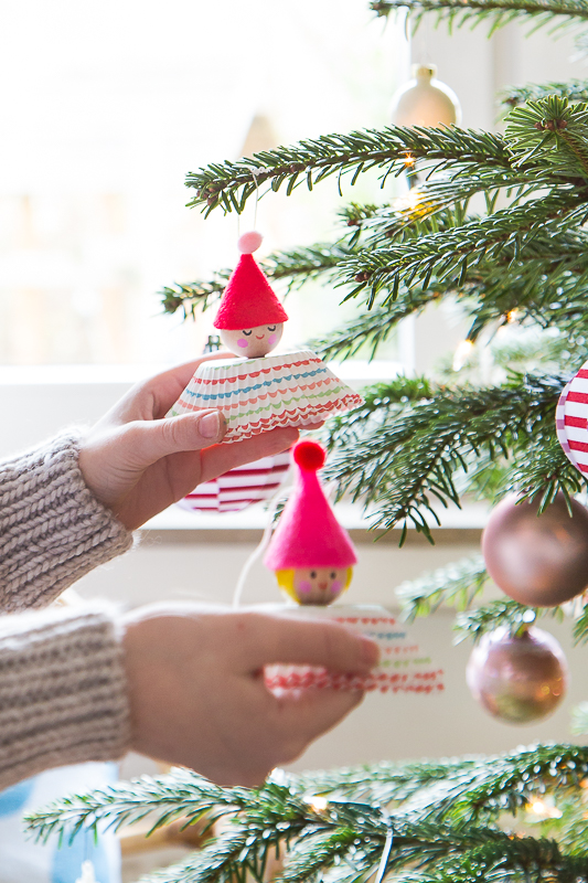 Weihnachtsbaumschmuck aus Muffinförmchen