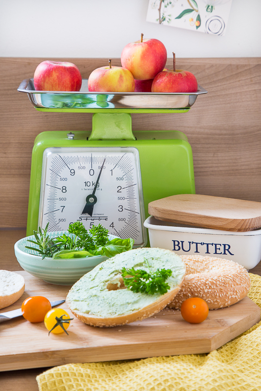 Ein trendiges Kräuterregal für die Küche zum Selberbauen