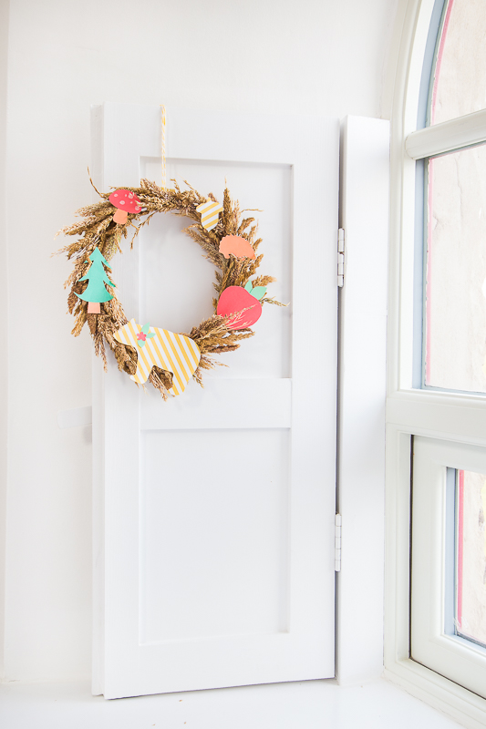 Einen Herbstkranz im skandinavischen Stil selbst gestalten