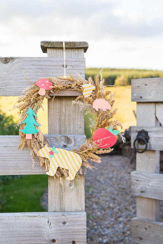 Einen Herbstkranz im skandinavischen Stil selbst gestalten