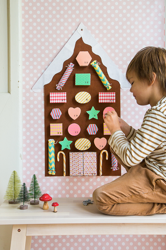Ein märchenhafter Adventskalender als Lebkuchenhaus