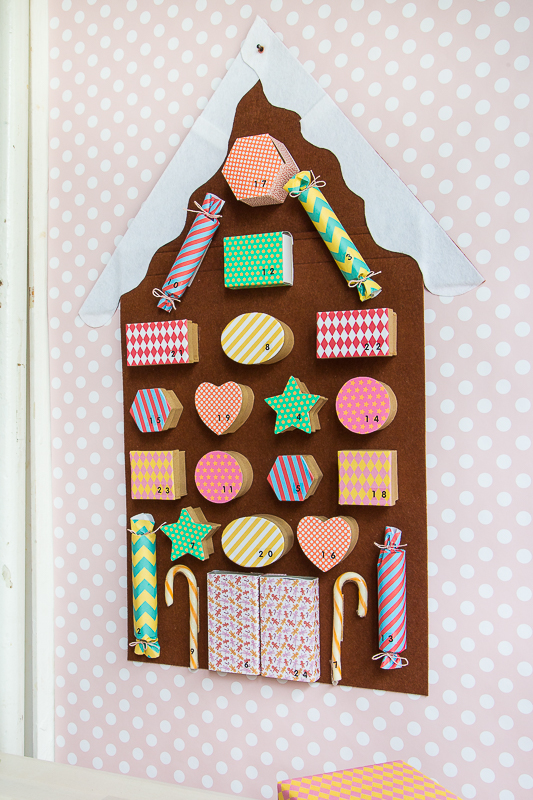 Ein märchenhafter Adventskalender als Lebkuchenhaus