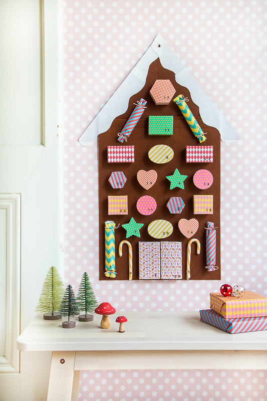 Ein märchenhafter Adventskalender als Lebkuchenhaus