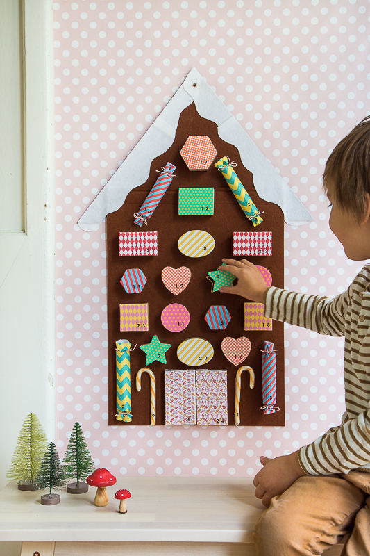 Ein märchenhafter Adventskalender als Lebkuchenhaus