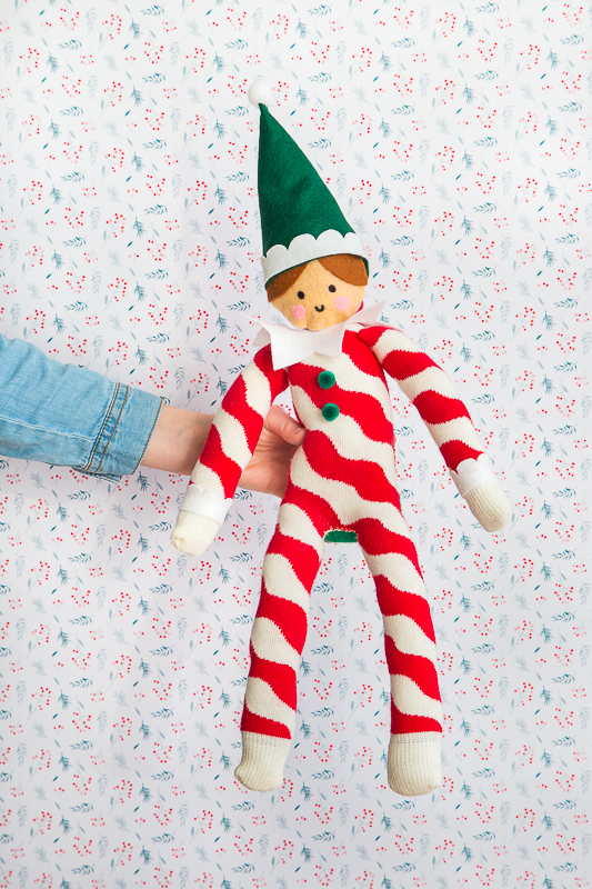 Einen Weihnachtself aus Socken selbermachen