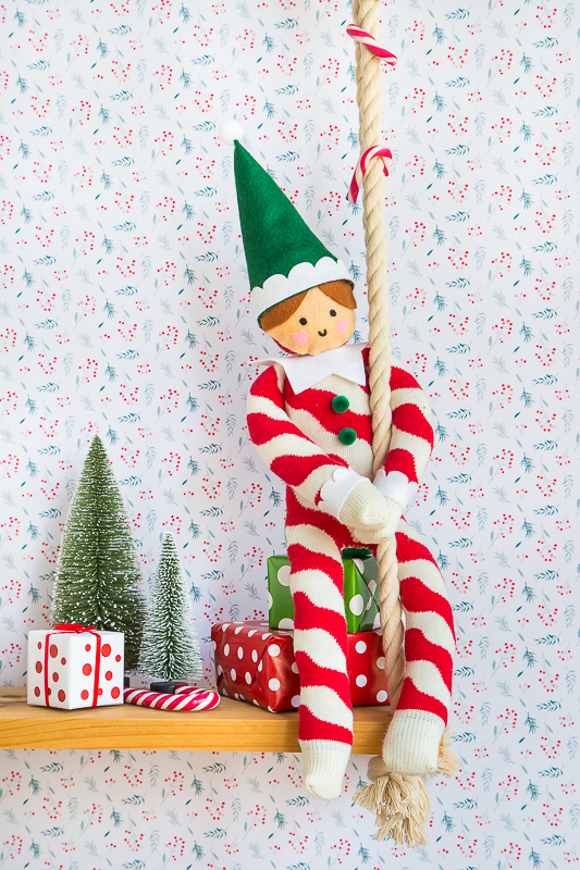 Einen Weihnachtself aus Socken selbermachen