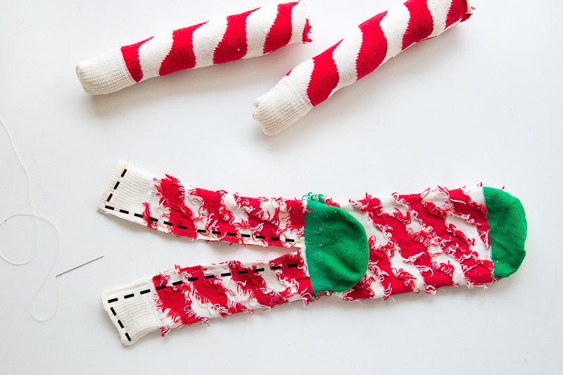 Einen Weihnachtself aus Socken selbermachen