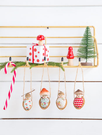 Süße Walnussbettchen als Baumschmuck zu Weihnachten