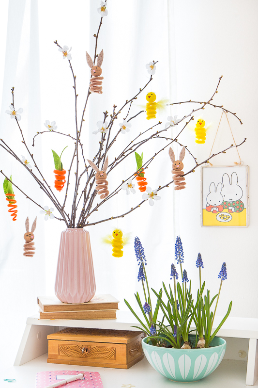 Bastelidee mit Pfeifenreiniger - Anhänger für den Osterzweig