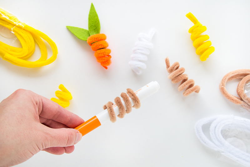 Bastelidee mit Pfeifenreiniger - Anhänger für den Osterzweig