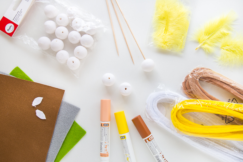 Bastelidee mit Pfeifenreiniger - Anhänger für den Osterzweig