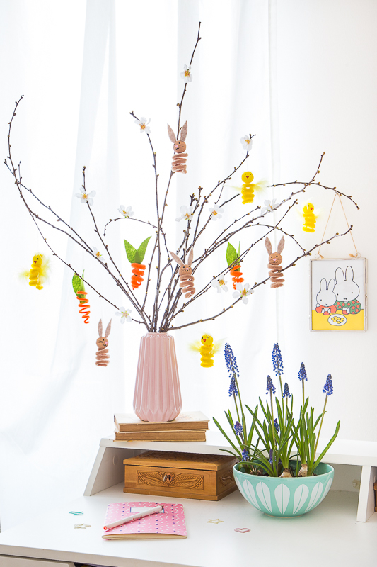 Bastelidee mit Pfeifenreiniger - Anhänger für den Osterzweig