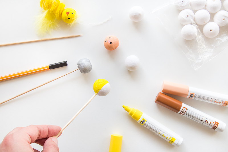 Bastelidee mit Pfeifenreiniger - Anhänger für den Osterzweig