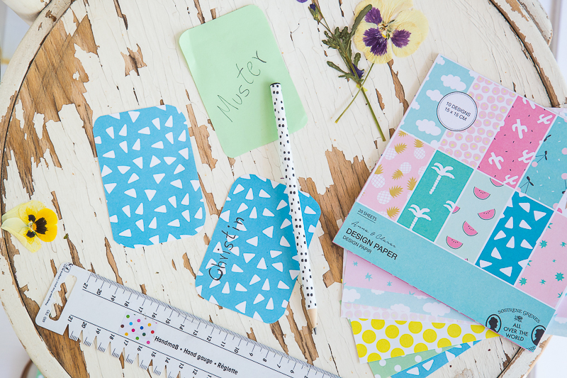 Kofferanhänger mit gepressten Blumen selber machen