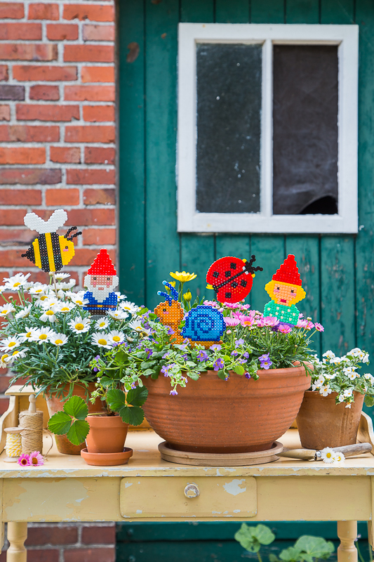 Sommerspaß mit Bügelperlen - Pflanzenstecker für den Blumentopf