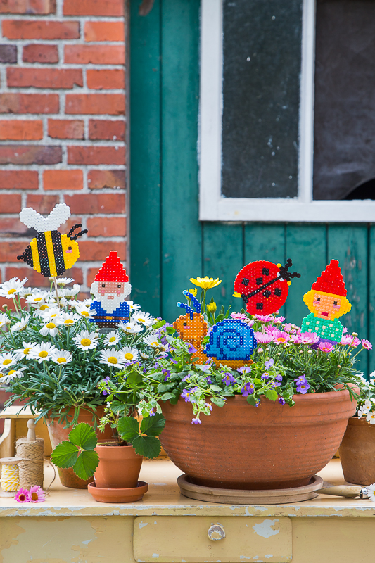 Sommerspaß mit Bügelperlen - Pflanzenstecker für den Blumentopf