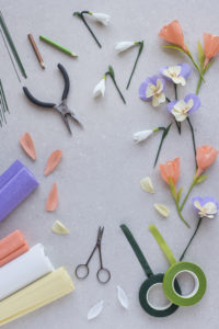 Frühlingshafte Dekoideen mit Papierblumen