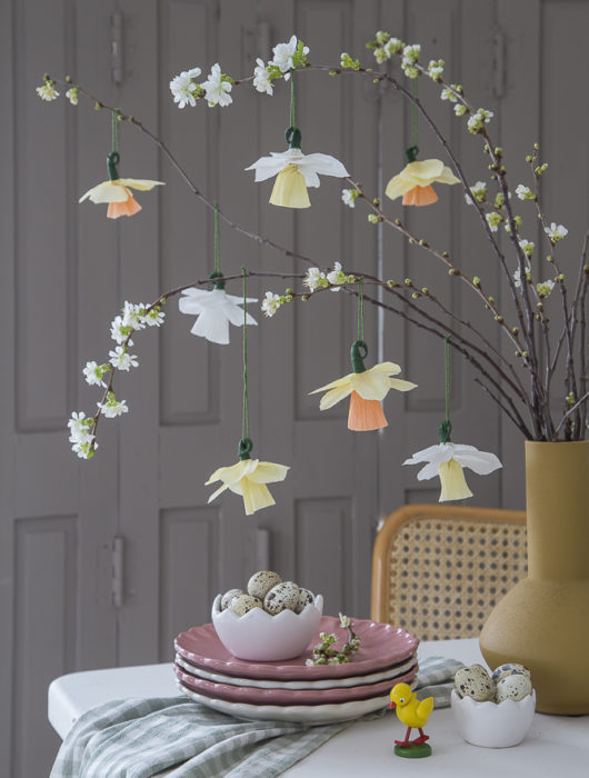 Frühlingshafte Dekoideen mit Papierblumen