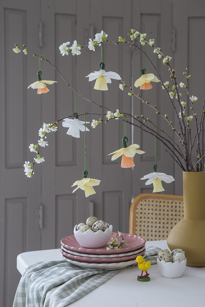 Frühlingshafte Dekoideen mit Papierblumen