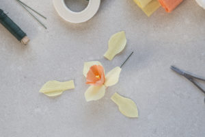 Frühlingshafte Dekoideen mit Papierblumen